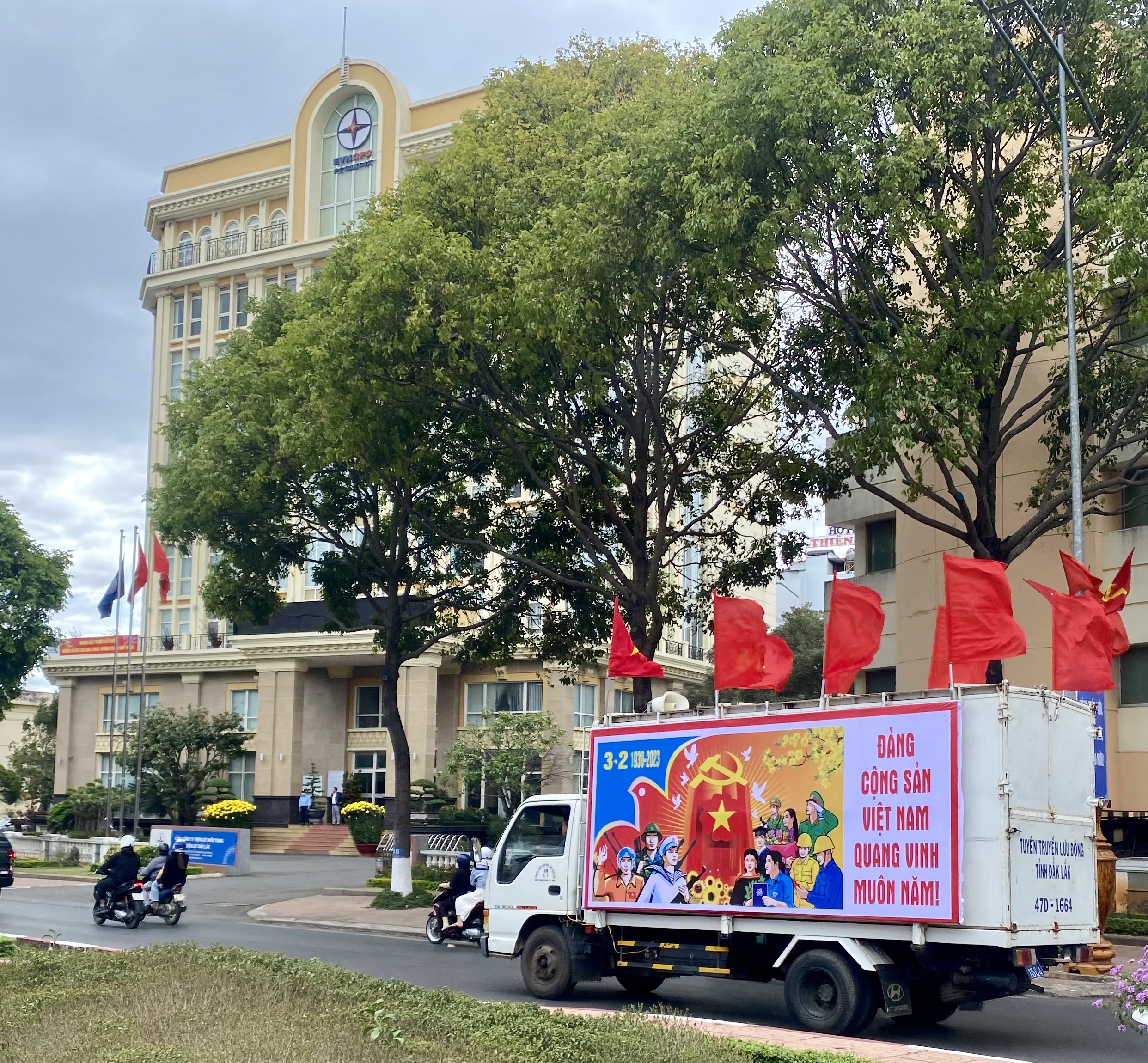 Tuyên truyền kỷ niệm 93 năm Ngày thành lập Đảng Cộng sản Việt Nam (03/02/1930-03/02/2023)