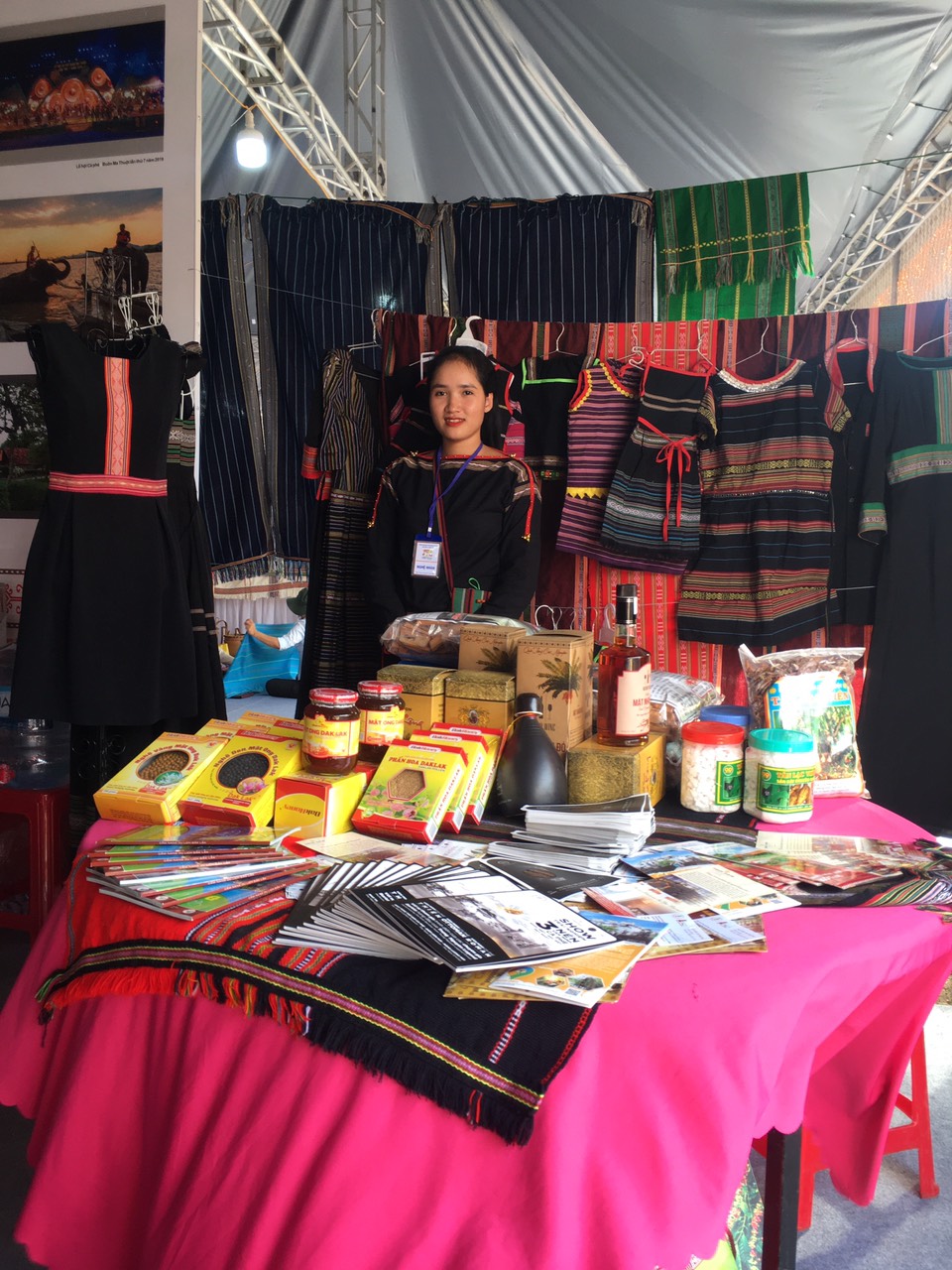 Đoàn nghệ nhân Đắk Lắk tham gia Lễ hội thổ cẩm tại Đắk Nông