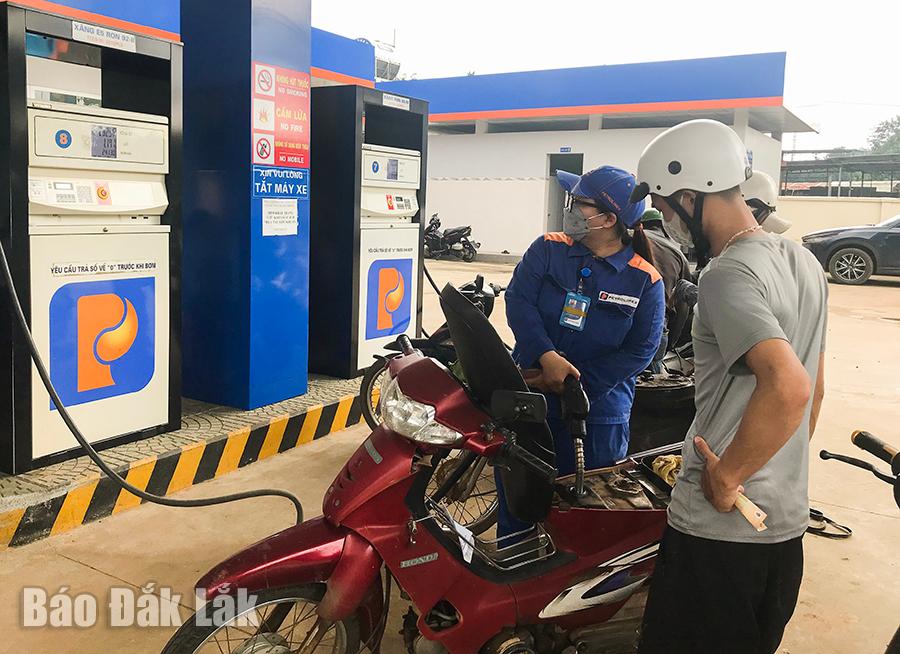 Giá xăng, dầu giảm từ 15 giờ ngày 25/11