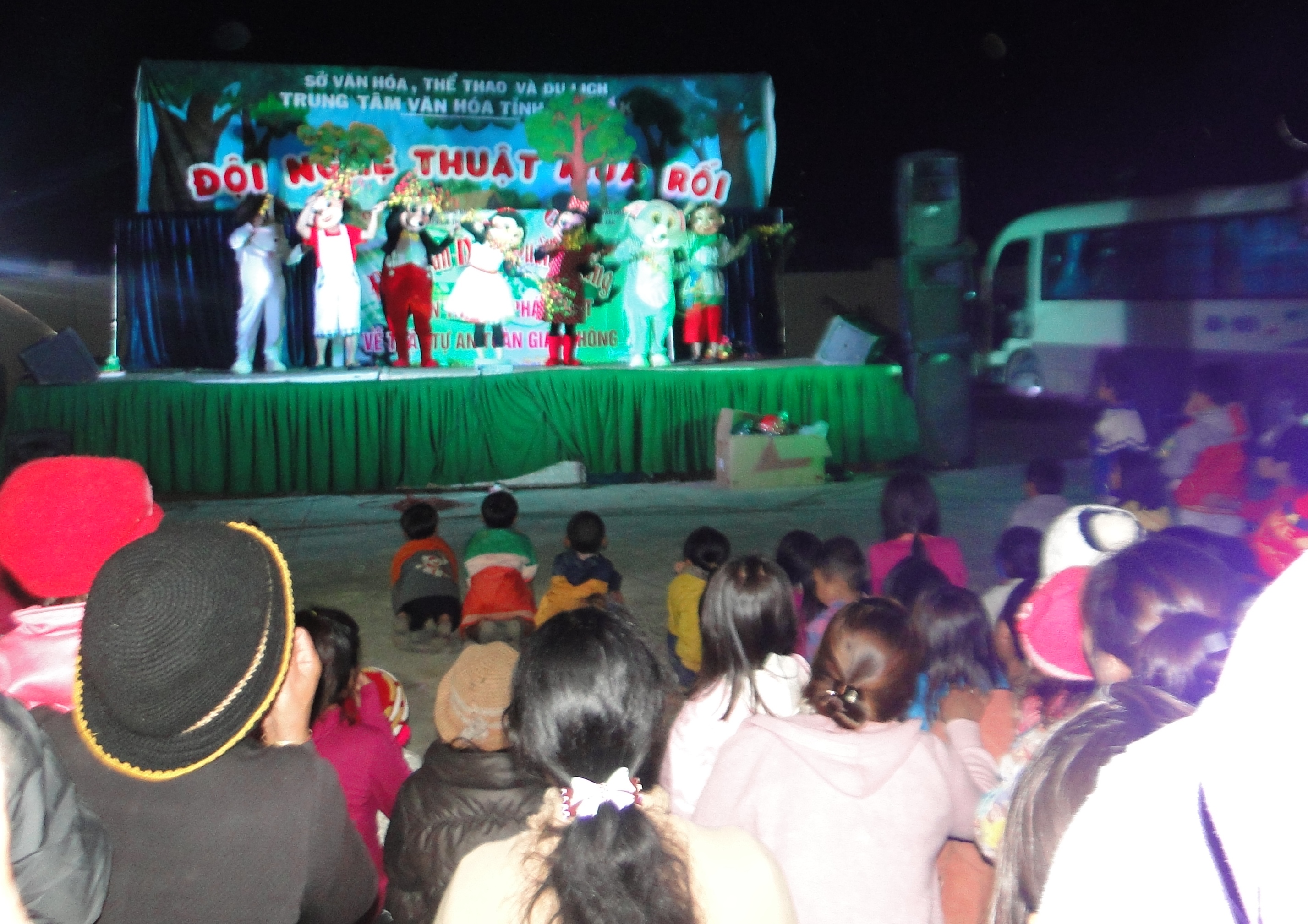 Đội Nghệ thuật Múa rối phục vụ ở cơ sở