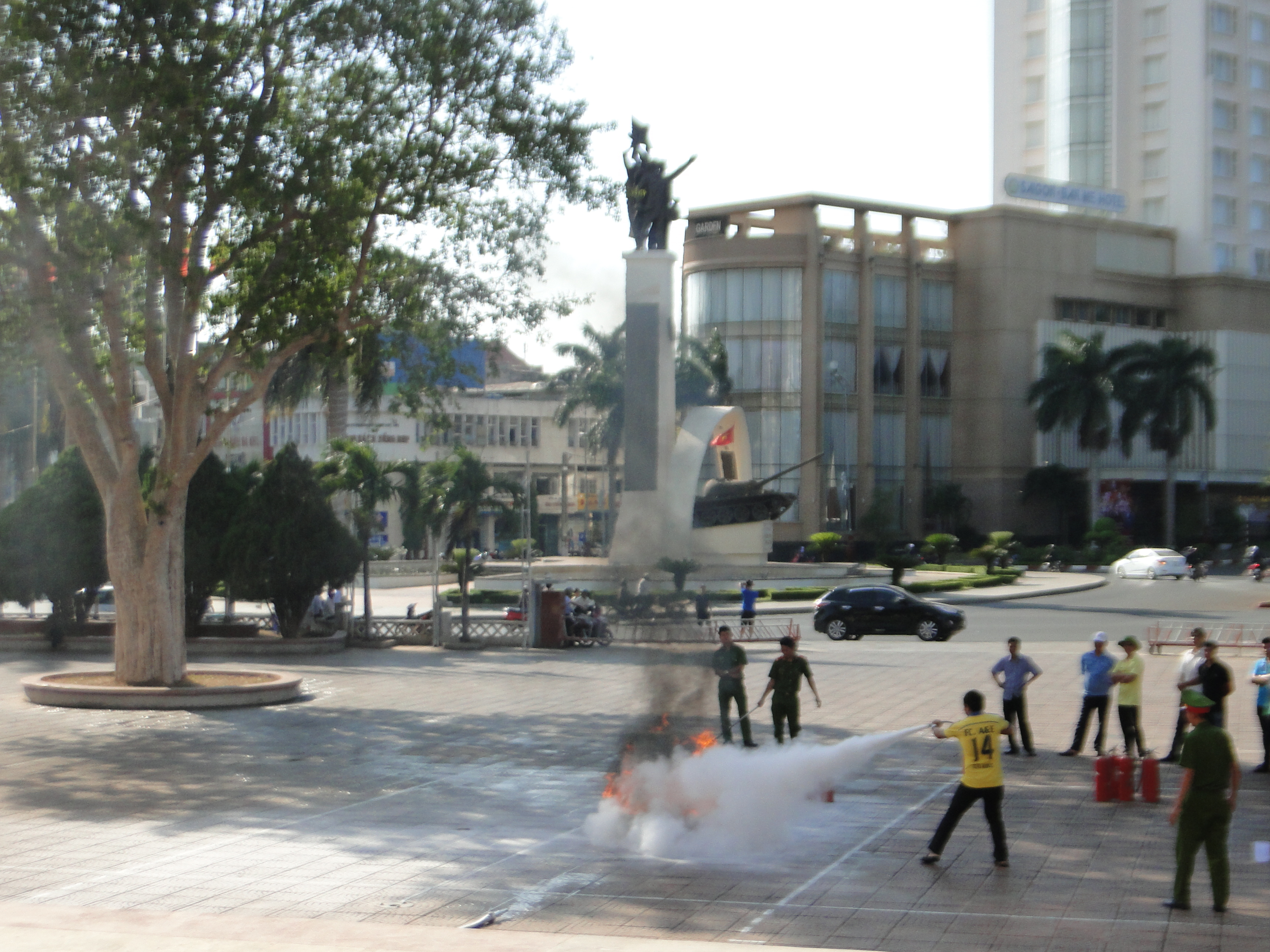 TRUNG TÂM VĂN HÓA TỈNH TỔ CHỨC DIỄN TẬP PCCC