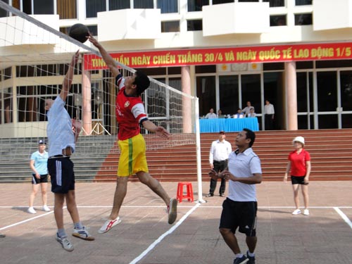 CÔNG ĐOÀN TRUNG TÂM VĂN HÓA TỈNH TỔ CHỨC GIAO LƯU BÓNG CHUYỀN