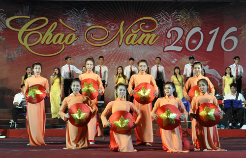 Ca múa nhạc Chào năm 2016