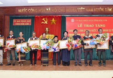 Lễ trao tặng danh hiệu vinh dự Nhà nước “Nghệ nhân ưu tú” cho 24 nghệ nhân trong lĩnh vực di sản văn hóa phi vật thể