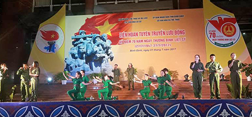 ĐỘI TUYÊN TRUYỀN LƯU THAM GIA LIÊN HOAN TUYÊN TRUYỀN LƯU ĐỘNG KỶ NIỆM 70 NĂM NGÀY THƯƠNG BINH LIỆT SỸ TẠI TỈNH QUẢNG TRỊ