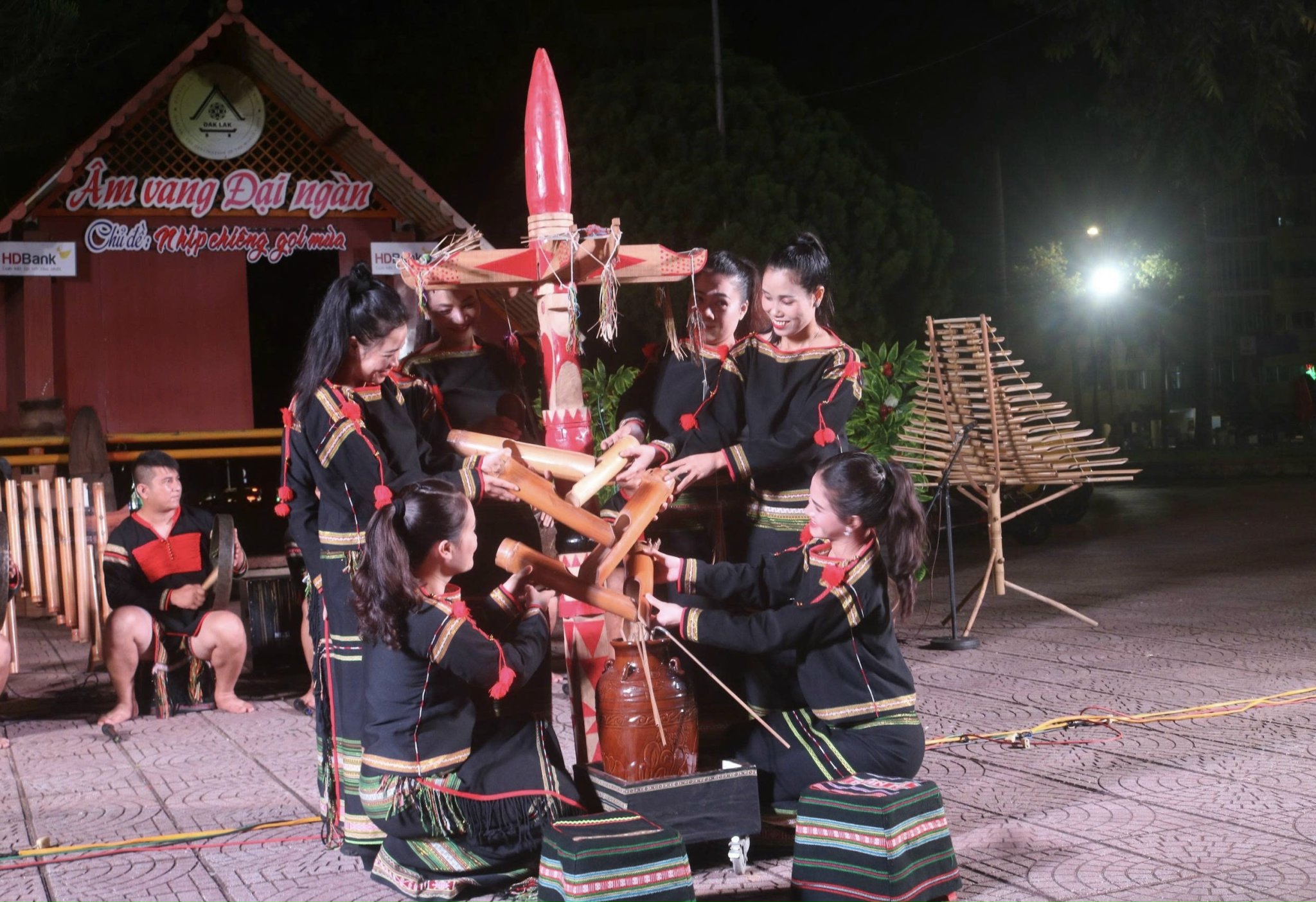 Chương trình biểu diễn Văn hóa Cồng chiêng phục vụ Nhân dân và du khách