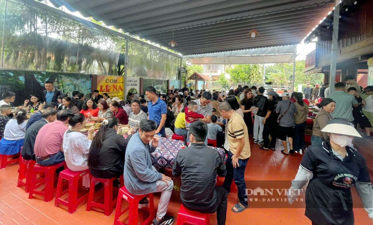 Dịp Tết Độc lập 2025, du khách nườm nượp đổ về ngôi làng giàu đẹp bậc nhất Tây Nguyên